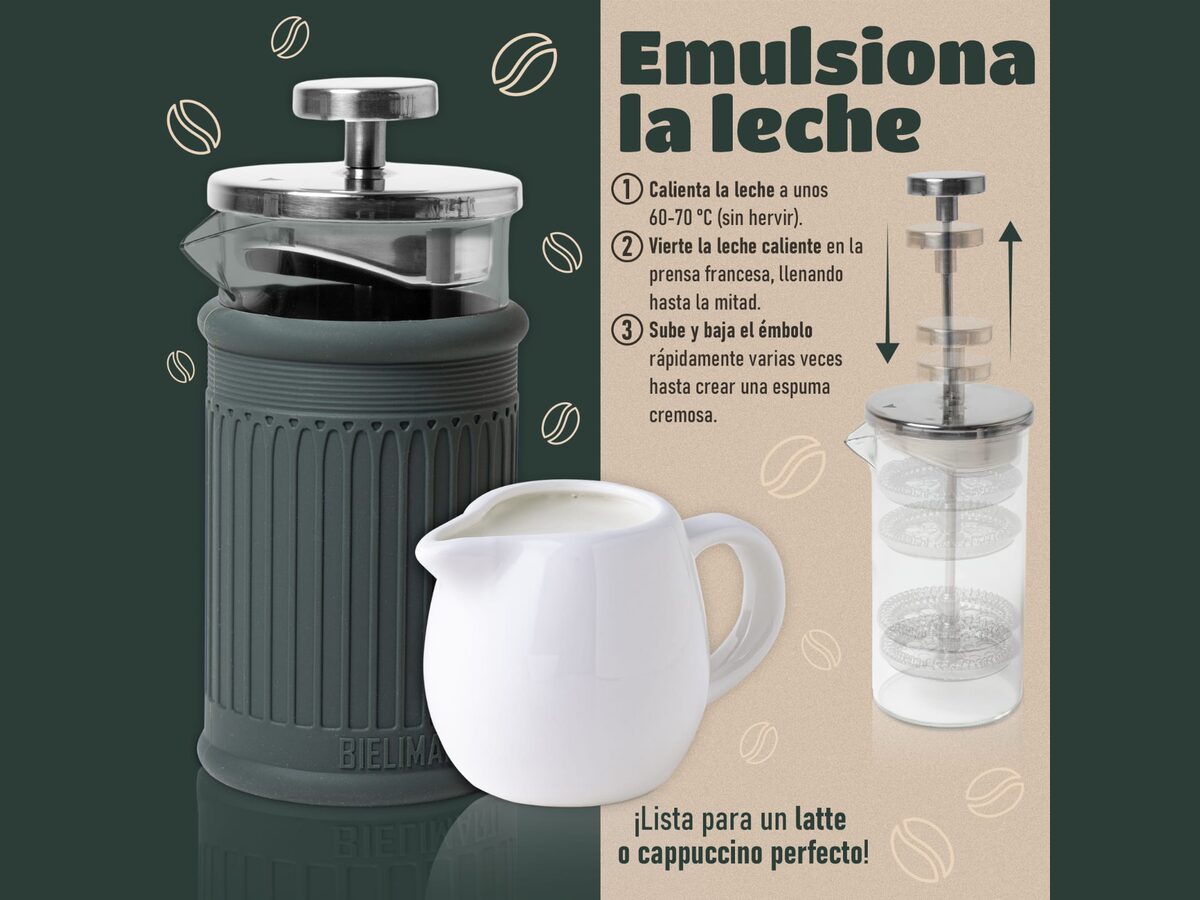 Cómo emulsionar la leche con la cafetera de prensa francesa Bielimarti para un latte o un cappuccino